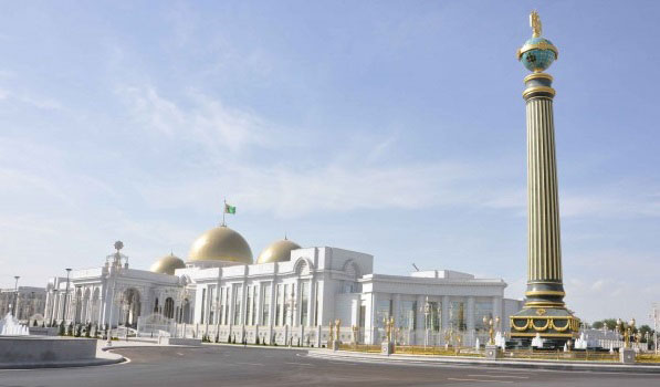 Türkmenistanyň Prezidenti Pakistan Yslam Respublikasynyň ýolbaşçylaryny gutlady