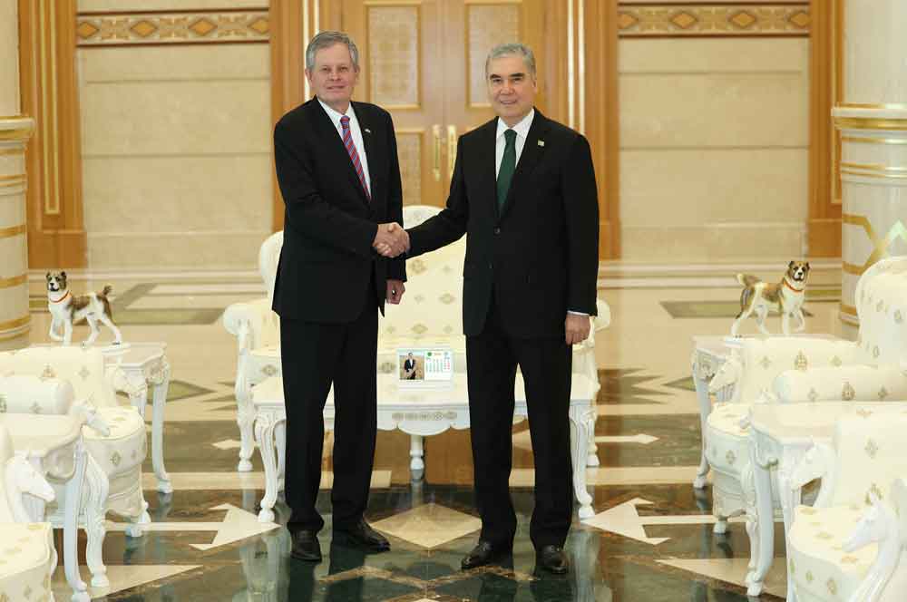Meeting of Hero-Arkadag with a US Senate Representative